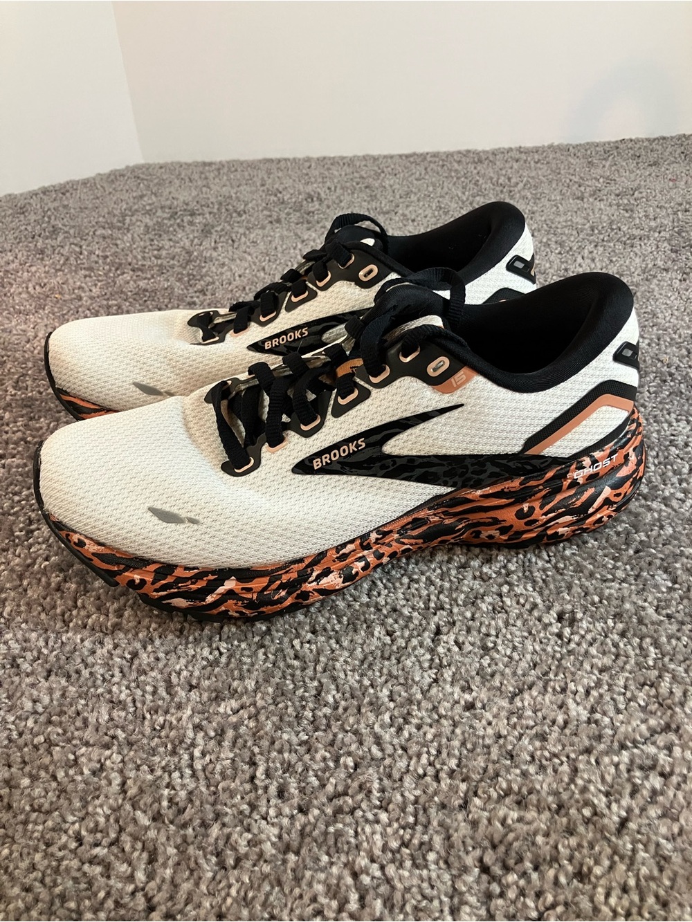 Brooks Ghost 15 Run Wild Shoes Womens Size 7.5 White Black Orange Leopard